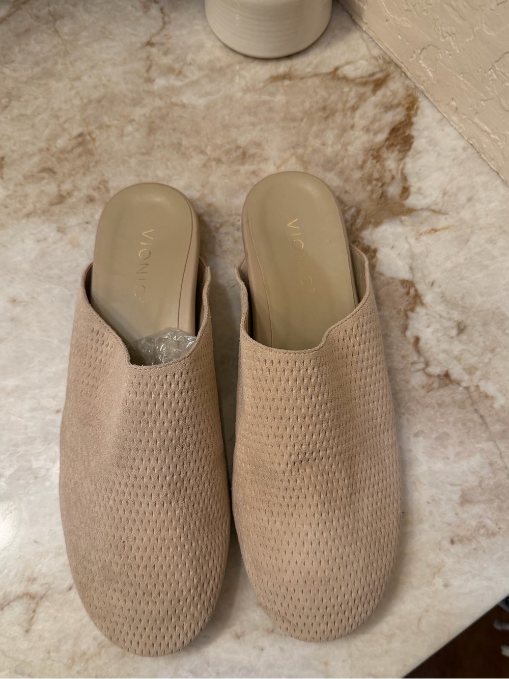 Vionic Opal Perf Mule Sz 9.5